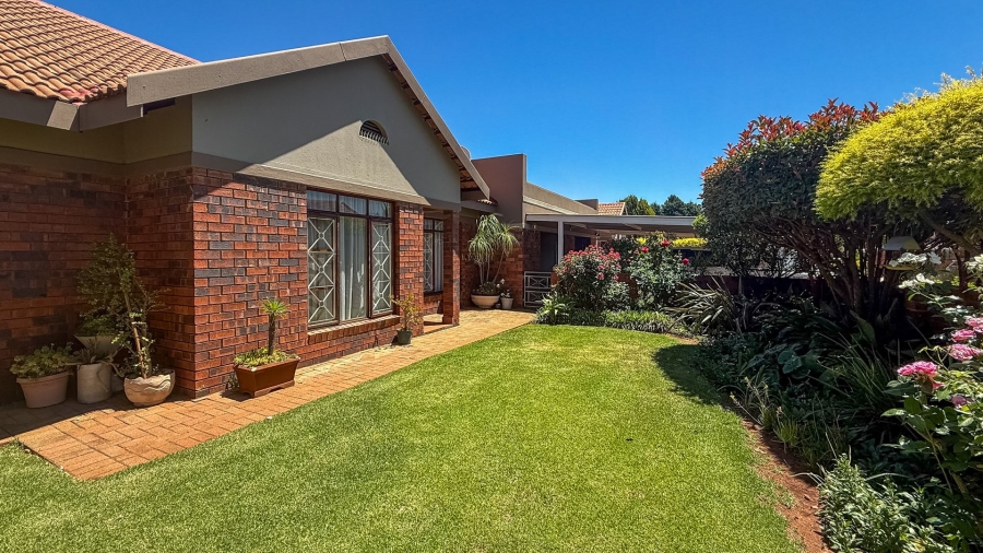 3 Bedroom Property for Sale in Flamwood North West